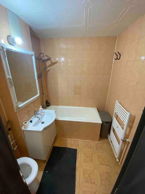 The Urban Hub 1 Apartment Яш Екстериор снимка